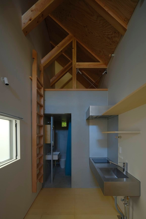 ロフト梯子・収納時(写真：鳥村鋼一)