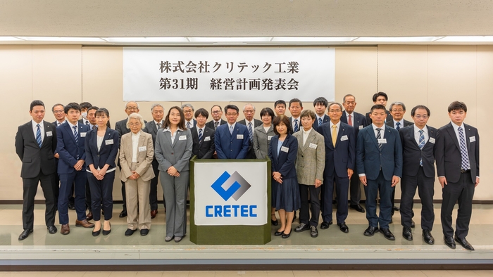 決意を新たに社員一同で記念撮影