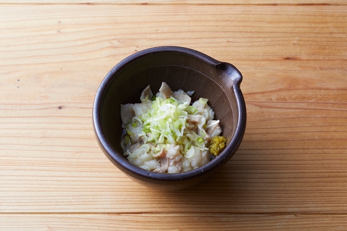 月や名物　和牛ゆでモツ　880円(税込)