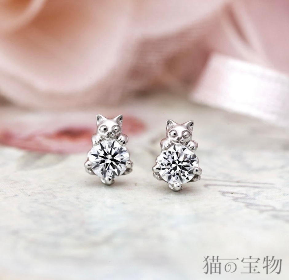 猫のピアス 猫の微笑み