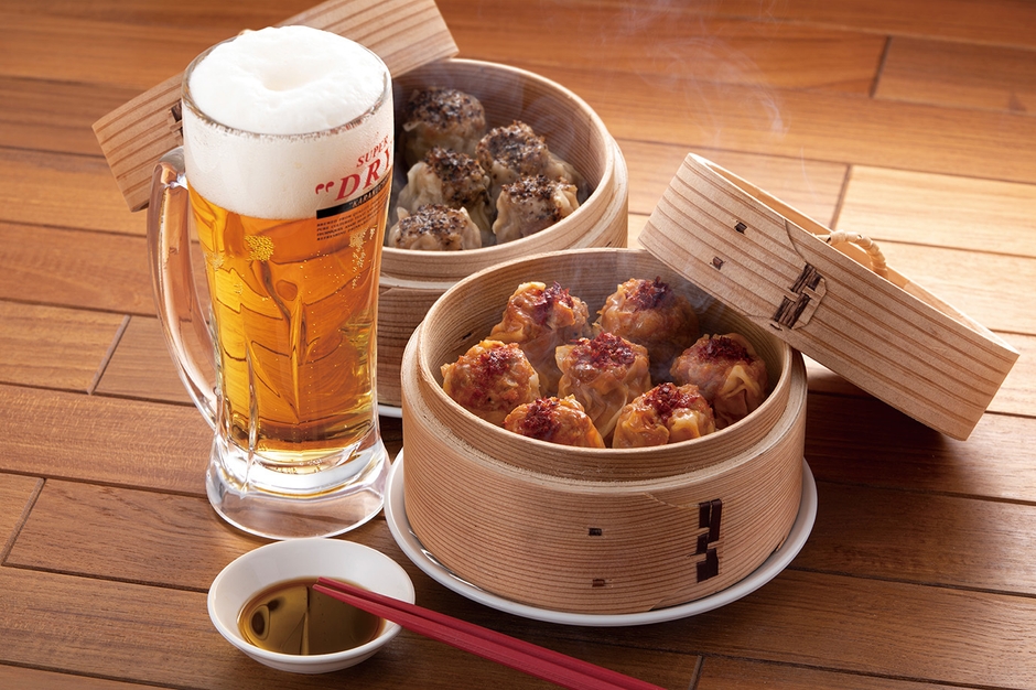 <ビールに合う粗挽きシューマイ赤・黒>赤(3個) 黒(3個) 各360円(税込396円)