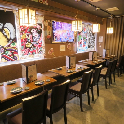 大人数にも対応可能な店内。