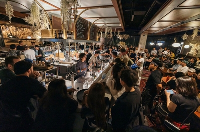 昨年度のイベントの様子 競技者以外も楽しめるイベントになっている。コーヒーの試飲はもちろん豆の販売も行われる。