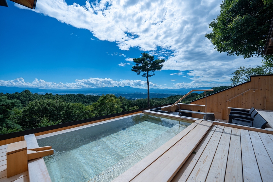 裸の展望台　展望露天風呂「雲の助」