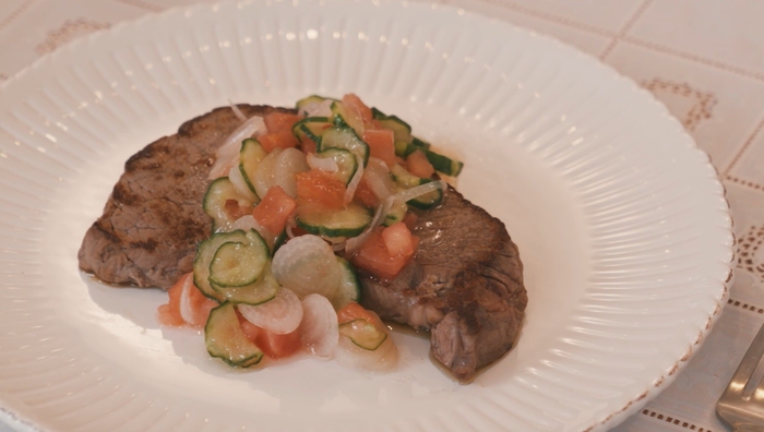 「ステーキ 野菜ドレッシング」