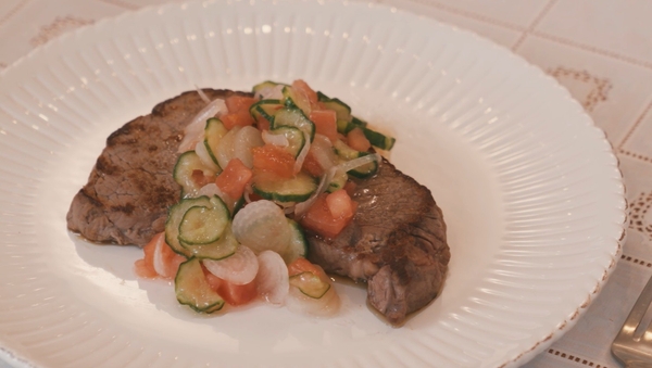 「ステーキ 野菜ドレッシング」