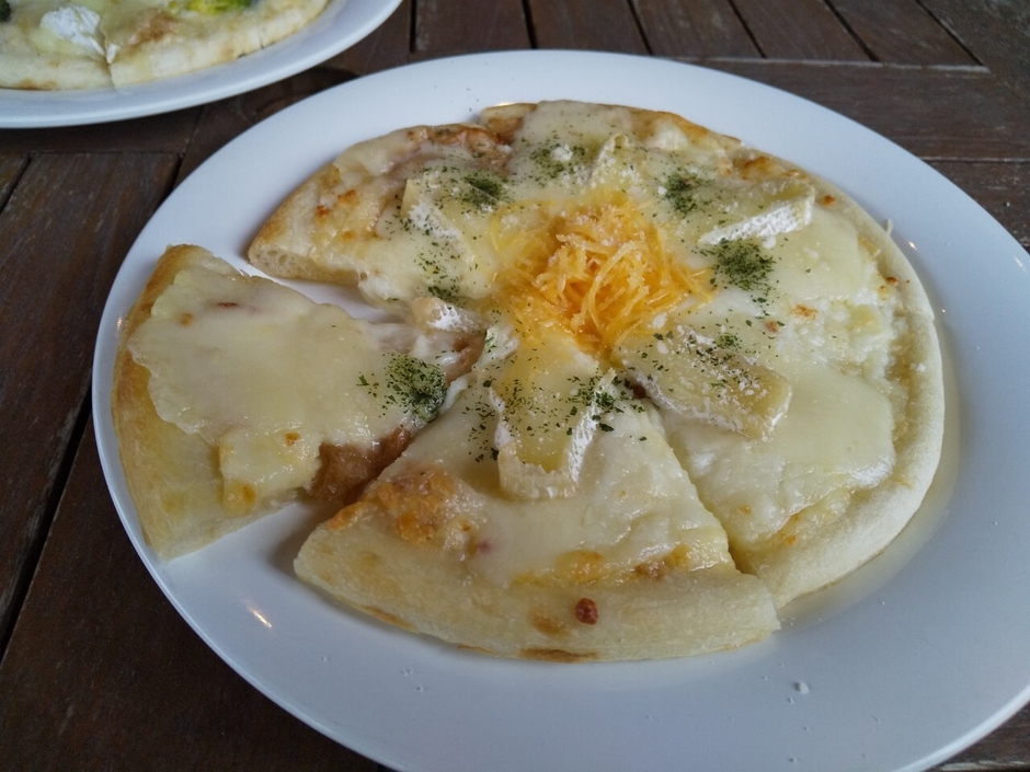 チーズたっぷりピザ