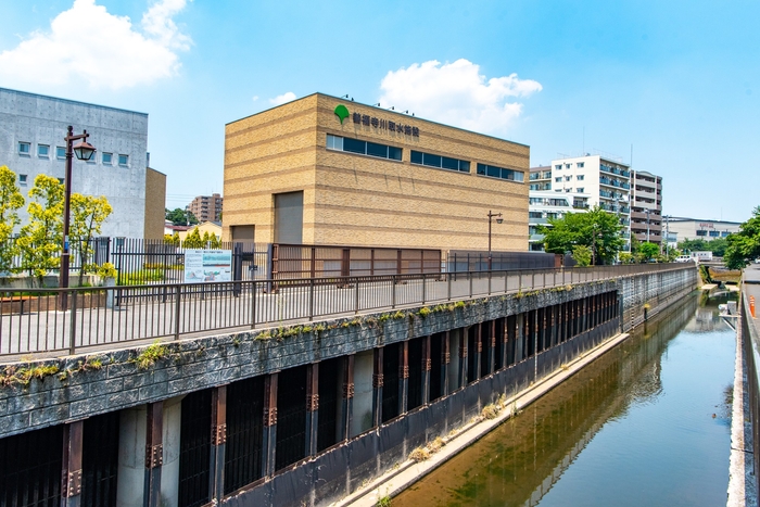 川の水を地下トンネル(調節池)に取り込むための取水口