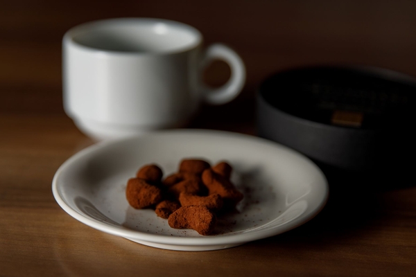 珈琲やウィスキーのお供に合うビター感のある味わい