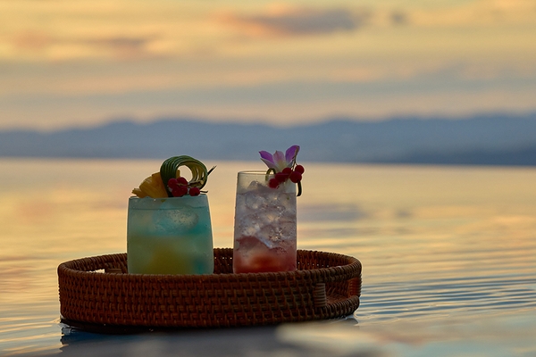 お好みのドリンクとともにサンセットを楽しむ(イメージ)