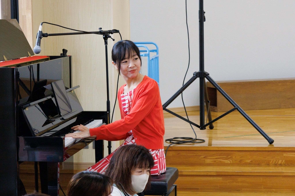 いつもホールに置かれるピアノが、プロの演奏で違うものに