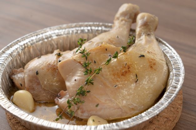 チキンコンフィ(鶏のガーリックオイル煮)