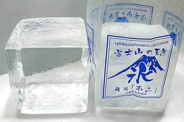 富士山天然氷「丸氷」のクラウドファンディングを開始　 天然氷の蔵元と共同開発　～ウィスキーが美味しくなる丸氷～