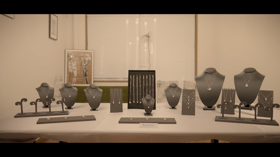 誕生日にはDancing Stone® ≪出張!Jewelry Shop≫スペシャルムービー