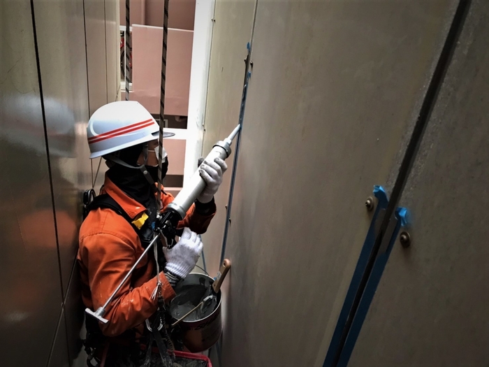 足場が不可能な場所での外壁施工