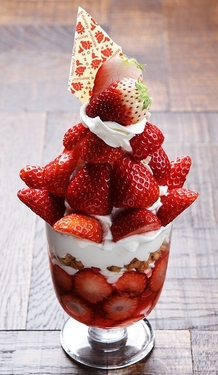 ムッシュ・マスノ アルパジョン どっさりいちごパフェ