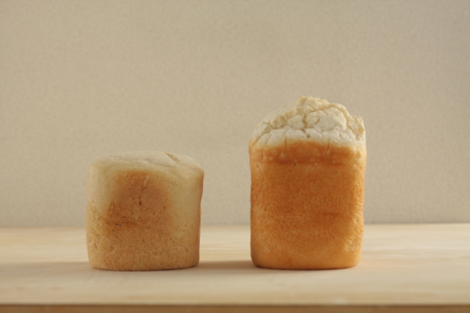 パン比較(左:従来品、右:リニューアル品)