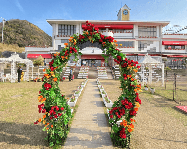 ▲のじまスコーラ　花のアーチ