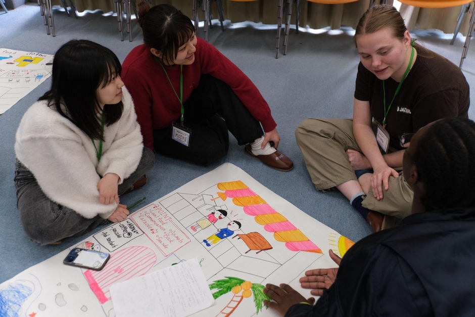 (成果発表に向けて準備を進める様子)