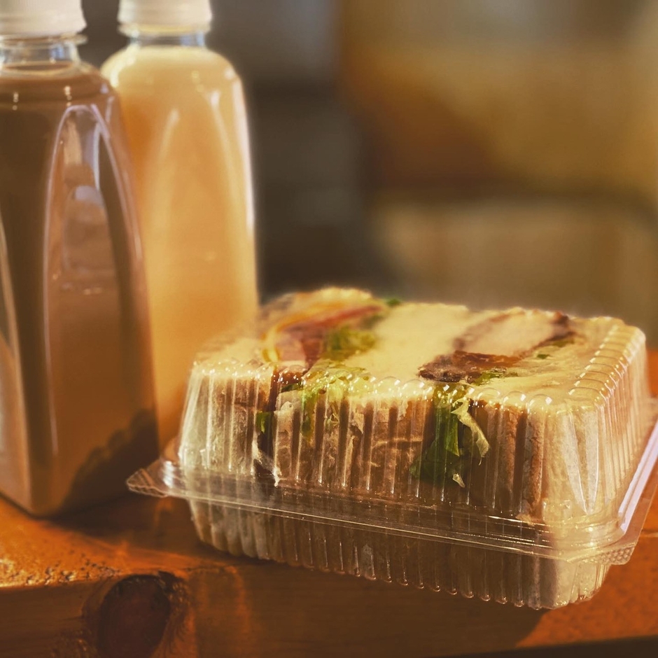 コロッケサンドと北海道ドリンク