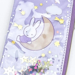 ミッフィーがドリーミーでユメカワイイキーパスポーチ。シャカシャカ動く星がついてテンションの上がるかわいさです。