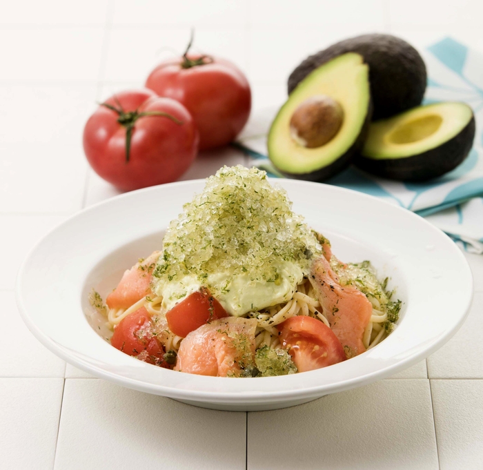 ~ハーブかき氷をかける~ スモークサーモンとアボカドクリーム