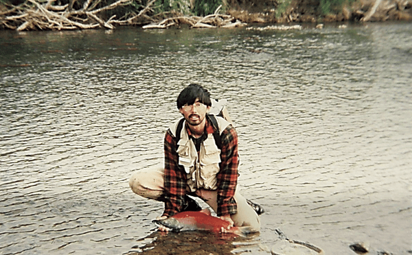 アラスカで魚類調査のボランティア活動に参加した時の様子。生態学研究者への道を歩む原点となった。