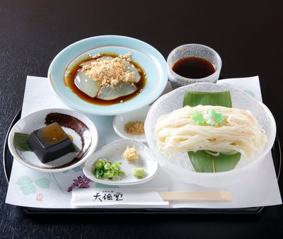 飛鳥彩瑠璃の丘天極堂テラス 冷やし葛うどん葛もちセット