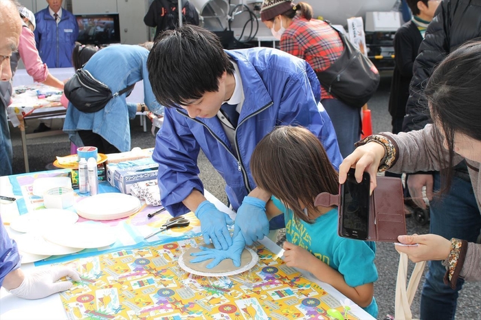 セメントで手形を作ろう!