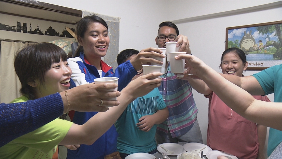 乾杯!パーティーに潜入成功