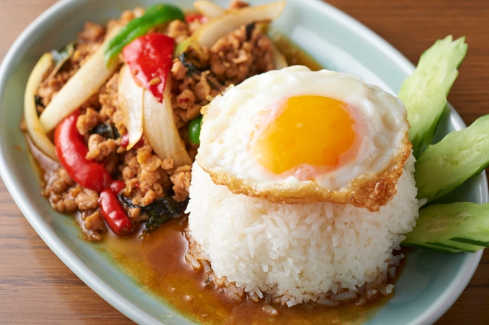 ガイ・パット・バイガパオ・ラート・カオ