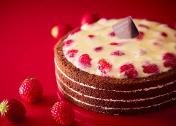 【旬の苺をまるごとどっさり×とろけるカスタードクリーム 】季節のケーキ人気No.1「ストロベリーザーネ」