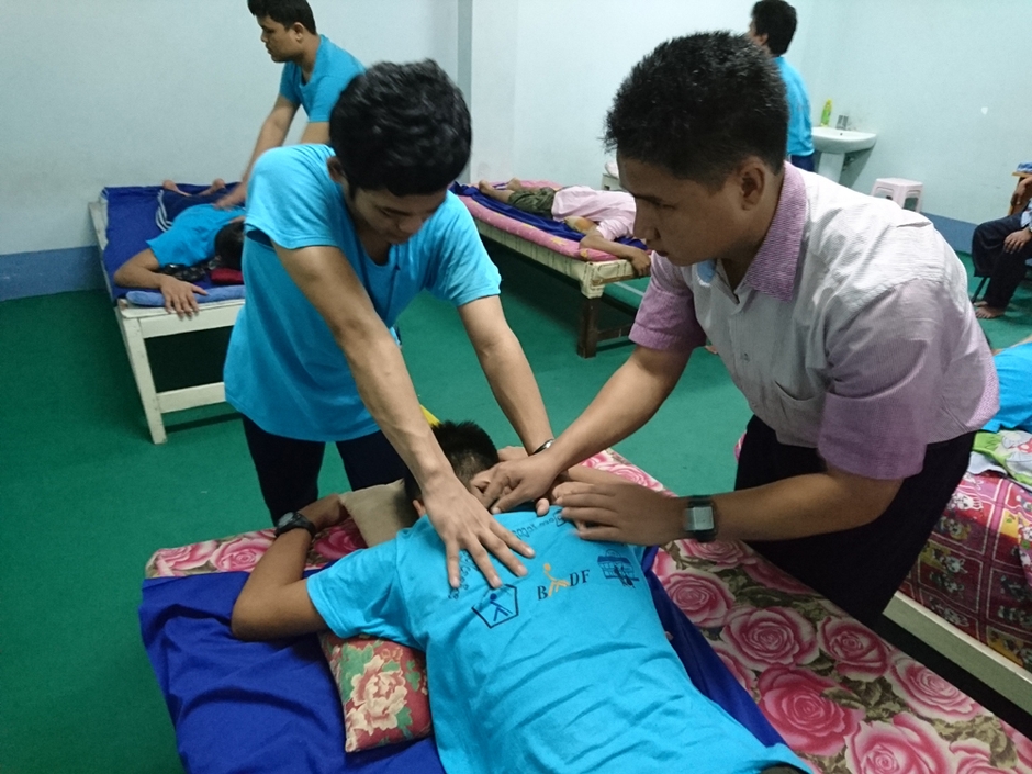 視覚障害者マッサージ師育成コース