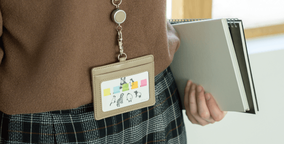 身近なカードポケットにスリムに収まる