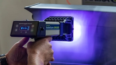 スピード硬化と照度安定性を両立したプロ仕様UV硬化ライト 　独自「4core LED」搭載『Insta Cure Dual』を発売