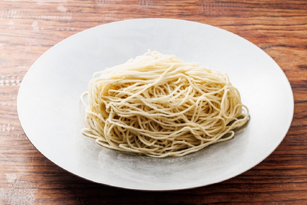 平打ちの細麺   