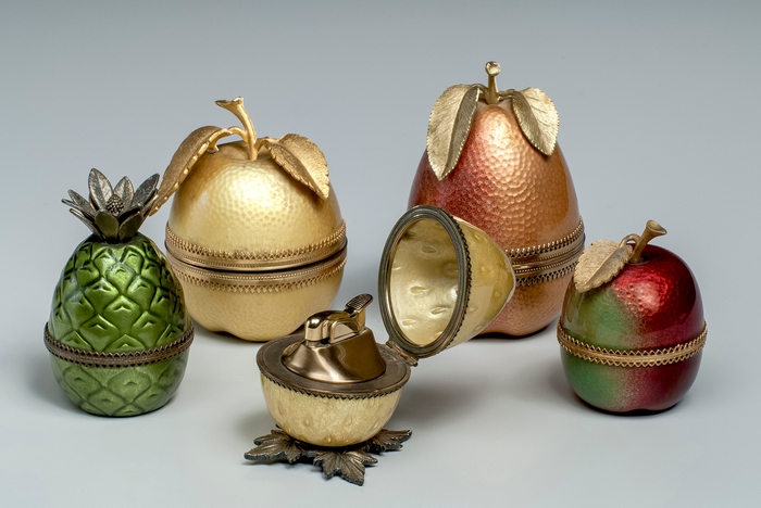 Photo.09 インペリアル・イースターエッグ風のテーブルライター(1940~50年代)