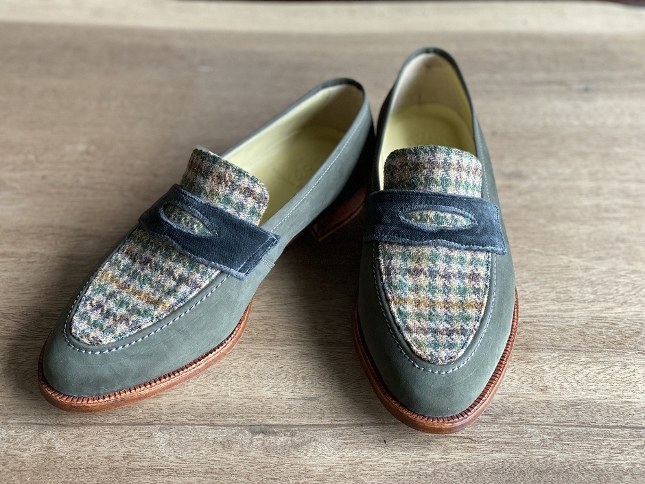 カーキ チェック ローファー