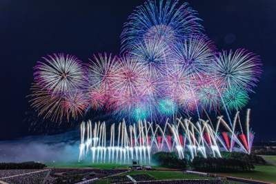 約50分間ノンストップで展開される圧倒的な花火演出