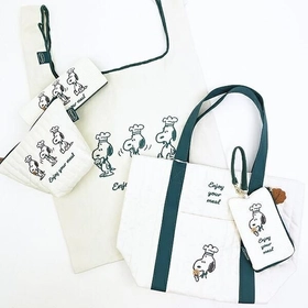 スヌーピーのシェフシリーズ。お茶目で愛らしいスヌーピーのデザインにいやされる便利な生活雑貨がそろっています。