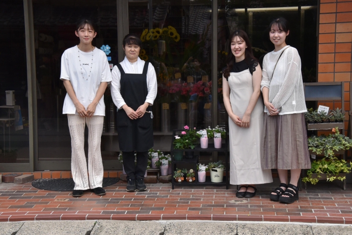 「フラワーショップ錦花園」のフラワースタンド