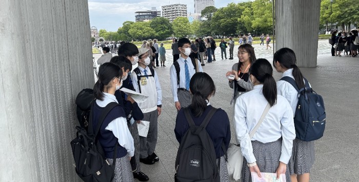 近畿大学附属広島中学校東広島校3年生が平和について学ぶ　広島平和記念公園でのフィールドワークによる平和学習を実施