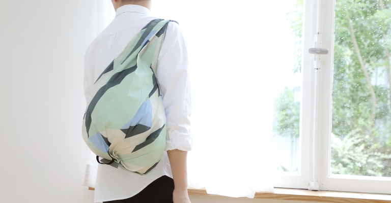 一気にたためるタテ型バッグのLサイズが新発売