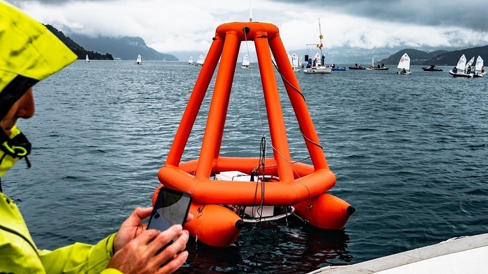 『RoboMark』をスマホアプリで操作する様子