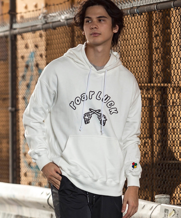 roarLUCK パーカー　￥5,900(税別)　※3色展開