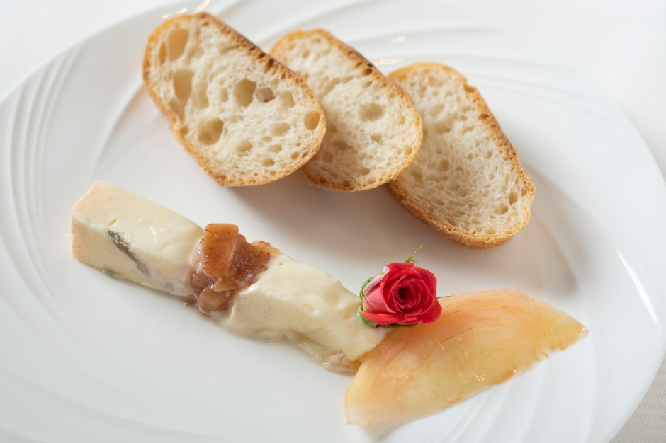 ゴルゴンゾーラ ドルチェと桃のマリネ