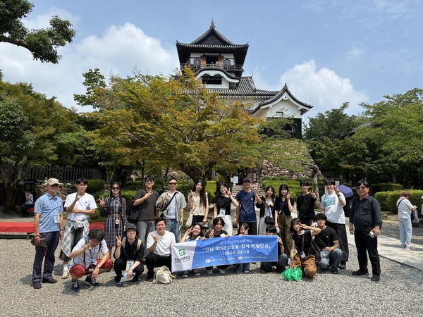 犬山城で記念撮影