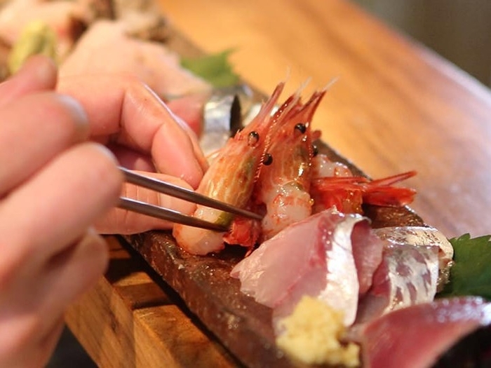 毎日空輸で仕入れる鮮魚を堪能。