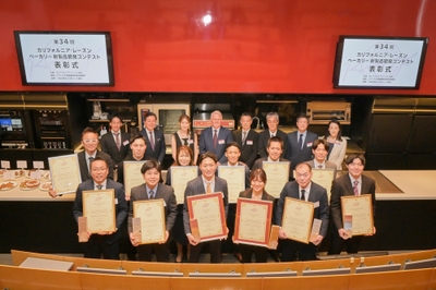 ファイナリストと審査員