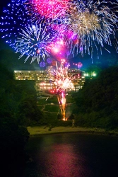 静岡県の旅館「堂ヶ島ニュー銀水」開業50周年記念　 東伊豆「稲取銀水荘」と共にプライベート花火を満喫できる 特別企画と宿泊プランの販売を開始